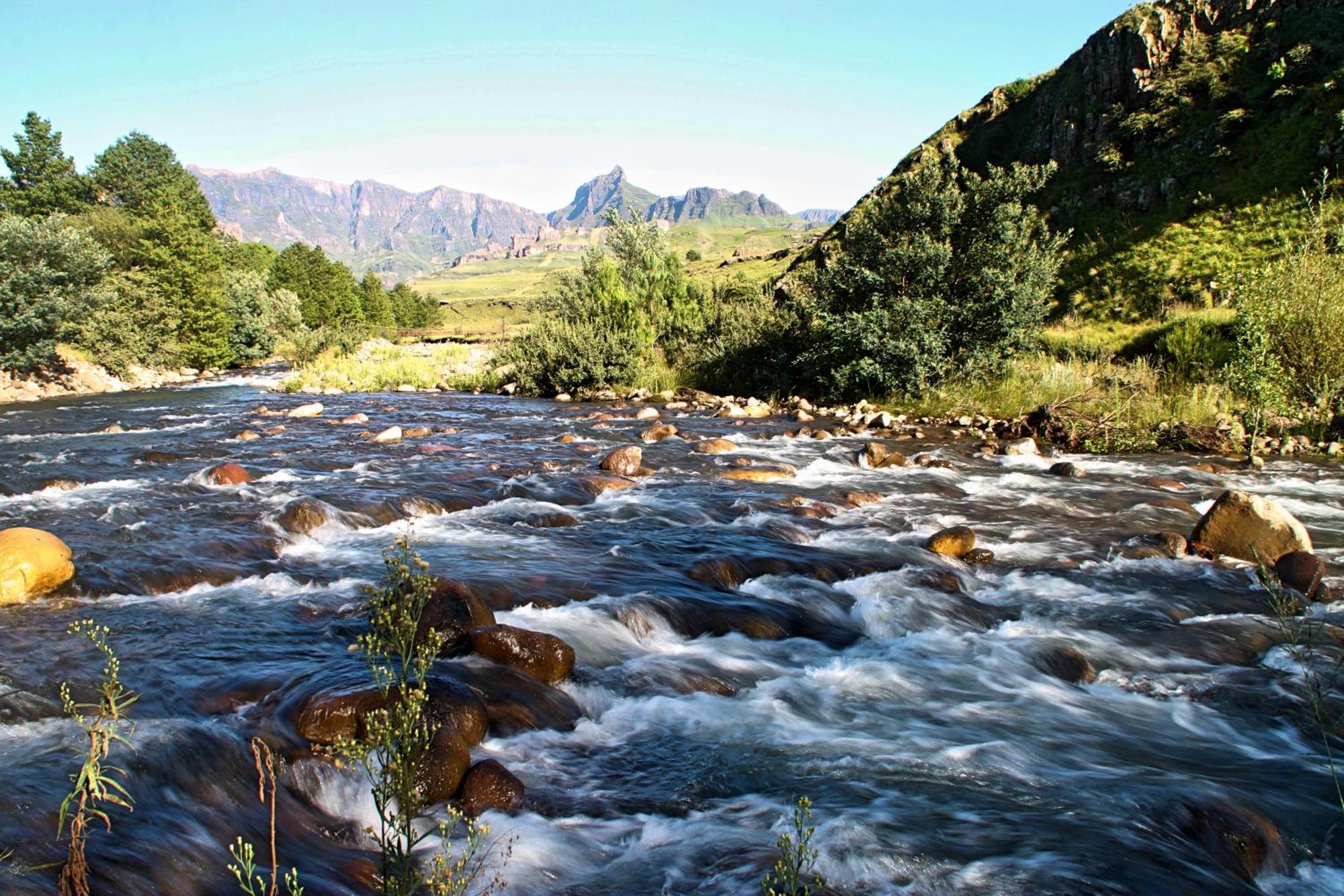 Gooderson Leisure Riverbend Chalets Self Catering And Timeshare Gold Crown Resort Drakensberg Garden Exterior foto
